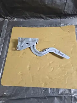 Charnière de Capot Droit Avant Toyota Yaris 4 OEM 53410-K0020