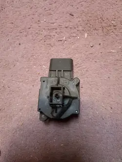 Serrure de remplissage carburant OEM 68295927AB Jeep Wrangler JK