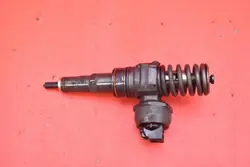 Ruiskutuspumppu OEM 038130073AK Seat Alhambra 1.9 TDI:lle