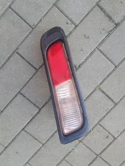 Faro trasero derecho Mitsubishi OEM 6410C818 - Usado