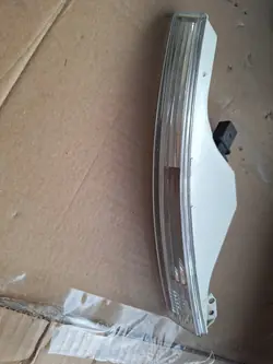 Clignotant gauche dans pare-chocs VW Passat B6
