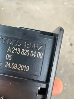 Prise USB Mercedes-Benz OEM A2138200400 - Occasion