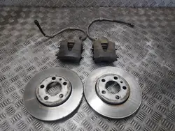 Bremsscheiben + Beläge + Bremssättel Vorne Skoda Fabia I