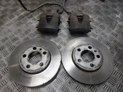 Disques + Plaquettes + Étriers Frein Avant Skoda Fabia I