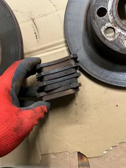 Disques et plaquettes arrière OEM 1K0 pour Golf V 1.6 fsi