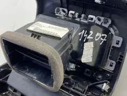 OEM 5NA864131 12V-takapistorasia VW Tiguanille