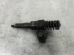 Iniettore VW GOLF V 1.9 TDI 038130073BN