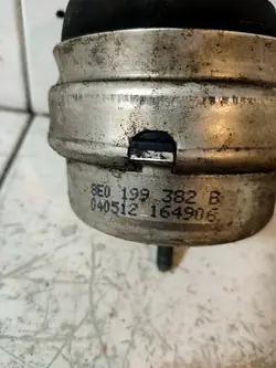 Soporte de motor Audi derecho delantero 8E0 199 382 B