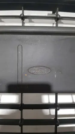 Grade de ventilação dianteira Ford Fiesta 8A6117B968A