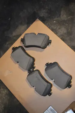 Audi Q7 4M Bromsbelägg set bak OEM 4M0698451R