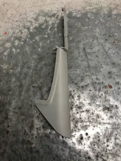 OEM 7C0867269BILI Etu Vasen Pilarikansi - Käytetty