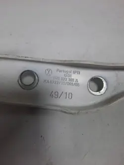 VW Polo charnière de capot droite 6R0823302A