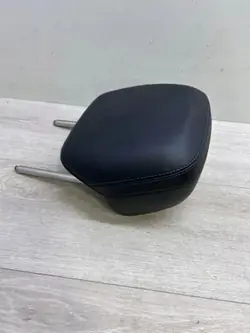 Porsche Cayennen Pääntuki OEM 95852282200 - Käytetty