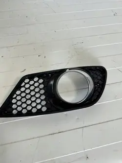 Rejilla de parachoques izquierda MERCEDES W204 C-KLASA A2048850353