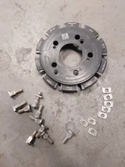 Jarrulevyrenkaan Kiinnike Mercedes AMG GT OEM A2314211612