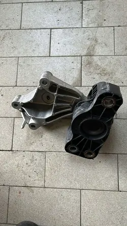 Moottorin tuki Renault Captur II Clio V