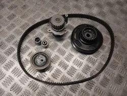 Jakohihna-sarja OEM 06F105243J VW Golf V 2.0 FSI:lle