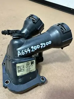 Mercedes Vesitermostaatti OEM A6542007900 Käytetty