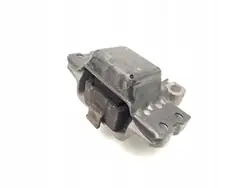 VW Passat Moottorin kiinnike 1.6 TDI Diesel 2011 OEM 3C0199555P