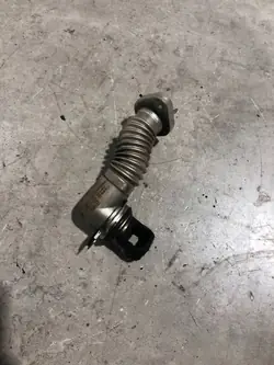 Gebrauchtes EGR-Rohr OEM 059131530AL für VW Touareg III