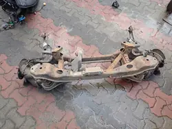 Viga suspensión trasera VOLVO S40 II OEM Usado