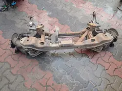 VOLVO S40 II Bakvagnsbalk OEM Begagnad
