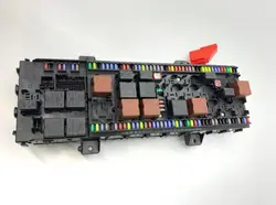 Boîte à fusibles Volvo OEM 73700997 - État utilisé