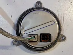Module Xenon Mitsubishi OEM GHGB57Y11444 pour Galant VI