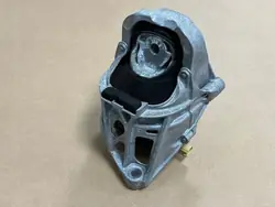 Audi Q7 Q8 4M vänster hydraulisk fäste OEM 4M0199371FF