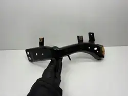 Audi A8 4N stänkskärmsfäste vänster fram OEM 4N0821135B