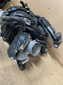Coletor de Admissão Dianteiro Toyota Yaris XP210 OEM MTR7010