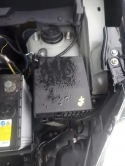 Caja de Fusibles Mitsubishi OEM 8637A910 - Usado