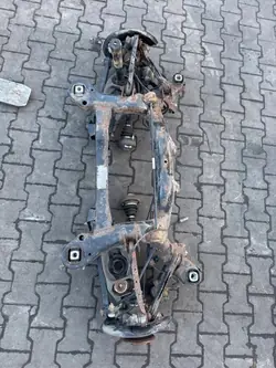 OEM 7113338 Poutre d'essieu arrière pour BMW Série 1/3