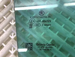 Vitre arrière droite OEM 5E7845206A pour Skoda Octavia IV