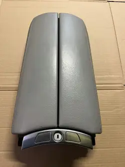 Apoio de braço central dianteiro BMW OEM 01124 cinza - Usado
