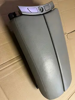 BMW OEM 01124 Etukeskikäsino harmaa - Käytetty