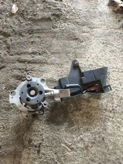 Pompe à eau OEM 010234801 pour Skoda Octavia III 2.0L