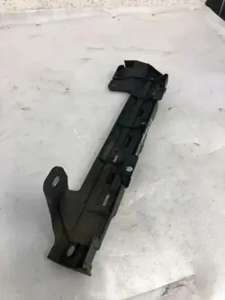 Porsche OE 97055569200 gebruikte drempelbevestiging