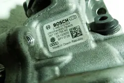 Polttoainepumppu VW TOUAREG 4.2L Diesel 2012 OEM 057130755AC