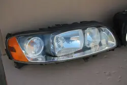 VOLVO V70 S60 XC70 Oikea Ajovalaisin H7 30698836
