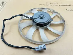 Toyota Prius Tuuletinlapa OEM 1680008980 - Käytetty