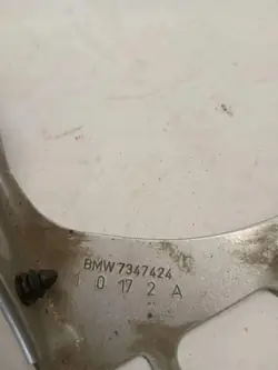Support de garde-boue avant BMW 7347424 - Pièce OE d'occasion