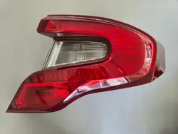 Lámpara Trasera Derecha Sin LED Fiat Tipo Sedan 2015- OE 51984487