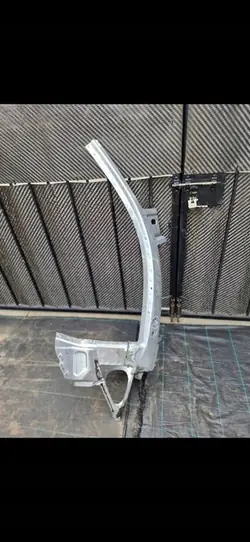 Kori pylväs Ferrari F8 Tributo 86252800