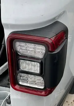 Jeep Gladiator JT Oikea Takavalo OEM 68338386AG