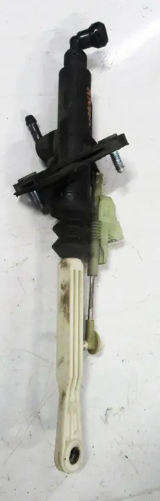 VOLVO V70 II 2.4 Bomba de Embreagem 30777994