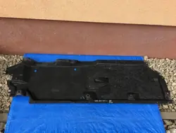 Audi Q7 4M vänster underskydd OEM 4M0825205L