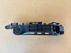 Guia de para-choque dianteiro esquerdo Toyota Yaris IV 20- OEM 52536-K0010