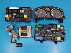 Motorregeleenheid ECU Opel Astra III H 1.8 16V 12992406