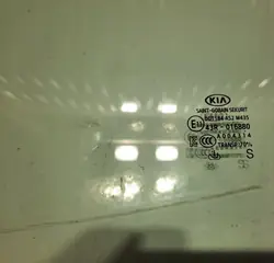 Vidro lateral porta traseira esquerda Kia Stinger OEM 93580J50LT